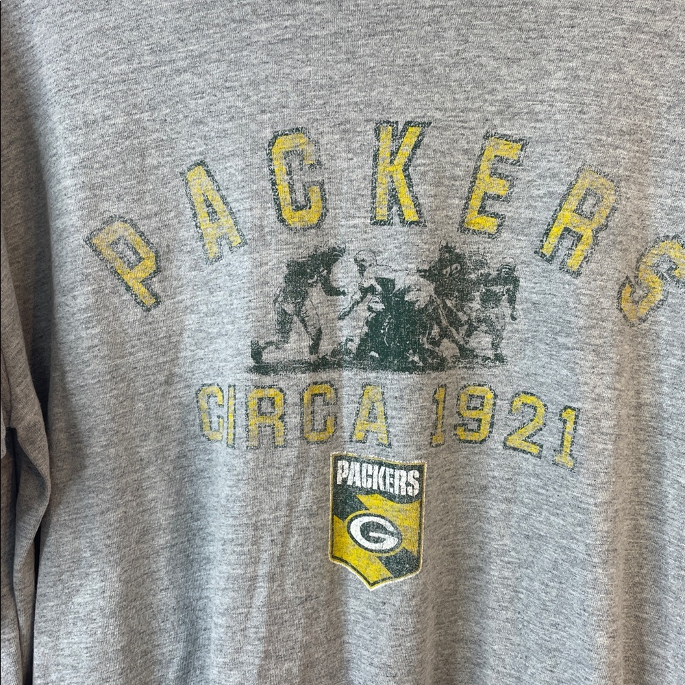 NFL Packers Gray Long Sleeve Tee. Cool long sleeve tee